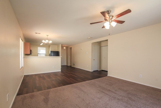 Foto del edificio - 16710 N 114th Dr