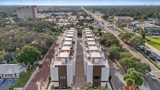 Foto del edificio - 627 Petit Wy