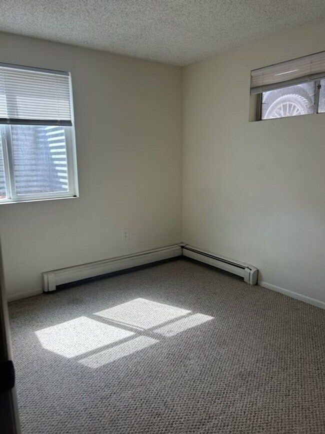 Foto del edificio - 2322 Blake Ave
