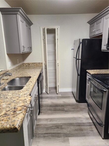 Foto del edificio - 8911 Manor Loop