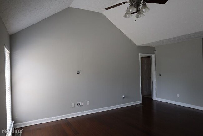 Foto del edificio - 3 br, 2 bath House - 305 Maple Hill Rd.