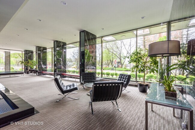 Foto del edificio - 3900 N Lake Shore Dr
