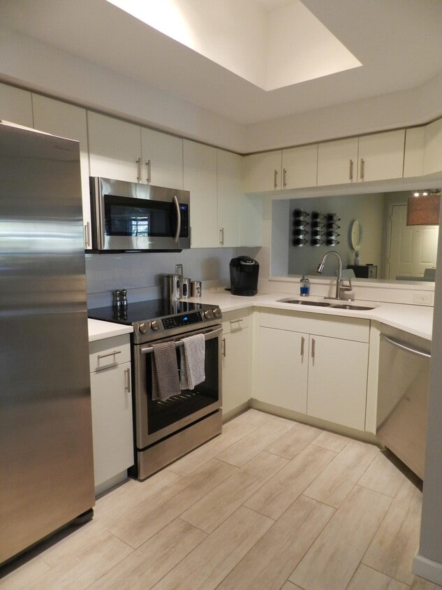 Primary Photo - 3020 Alcazar Pl