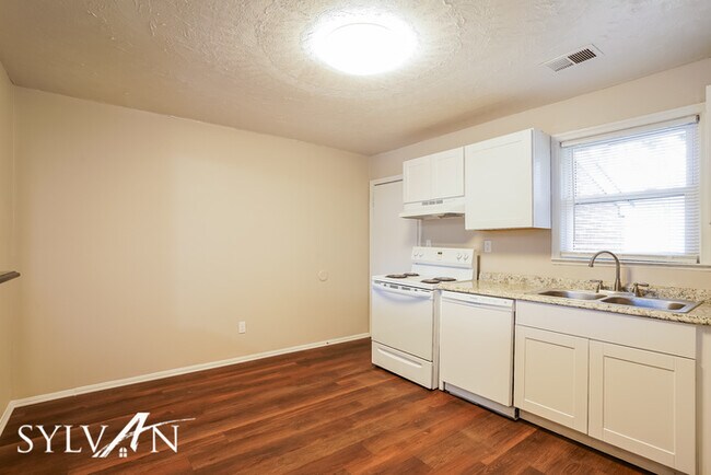 Building Photo - The living is easy in this 3 bedroom, 1.5 ...