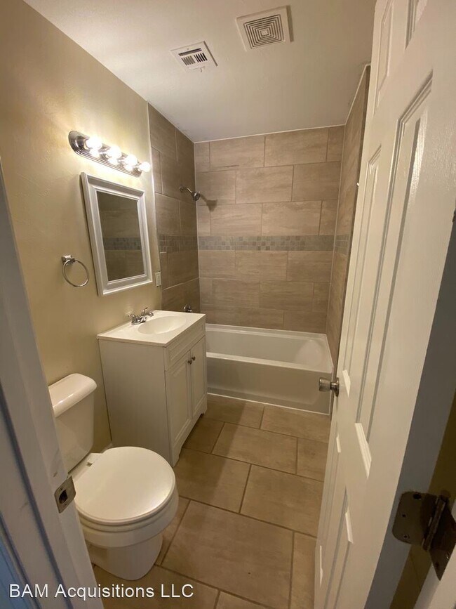 Foto del edificio - 4 br, 2 bath House - 212 W. Midland St.