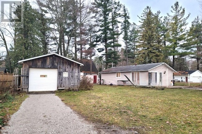 Building Photo - 709 Roberts Rd