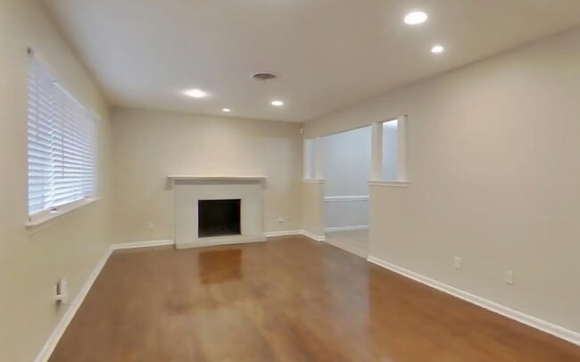 Building Photo - Comfortable Living, Beautiful Spaces — 4-Bedroom Home