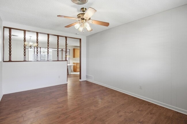 Building Photo - 3717 Brookhollow Dr