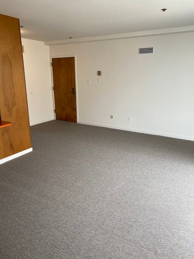 New carpets in 2021 - 1225 Washington St