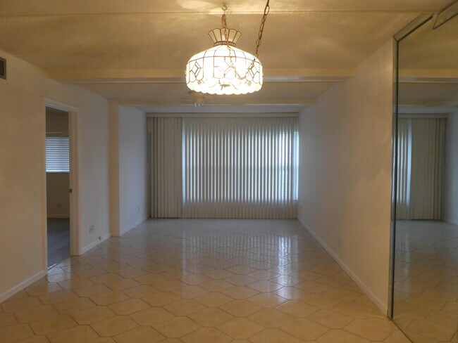 Building Photo - 9855 Sandalfoot Blvd
