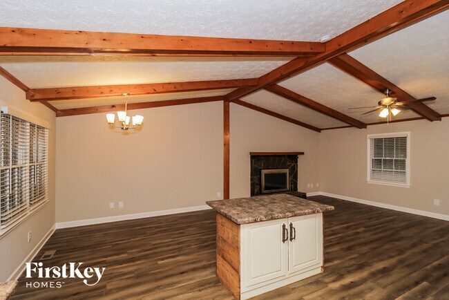 Building Photo - 363 Oakridge Dr SE