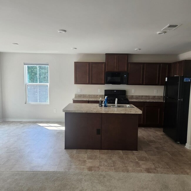 Building Photo - 312 Normandy Cres