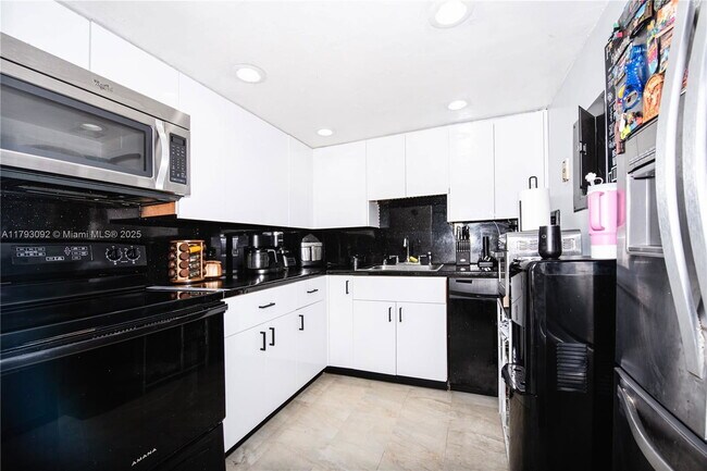 Foto del edificio - 1740 NW N River Dr