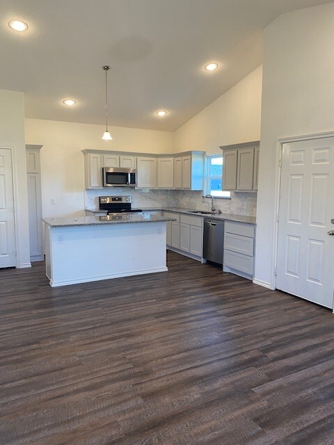 Building Photo - 1029 Chesnut Ln