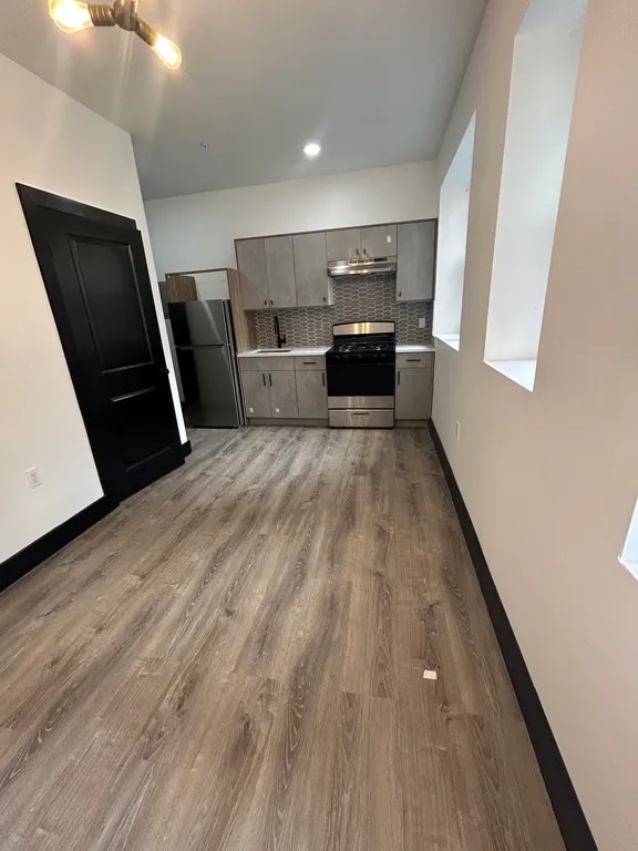 Building Photo - 10 Thomas St