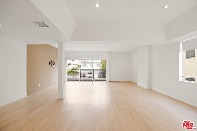 Foto del edificio - 10630 Wilkins Ave