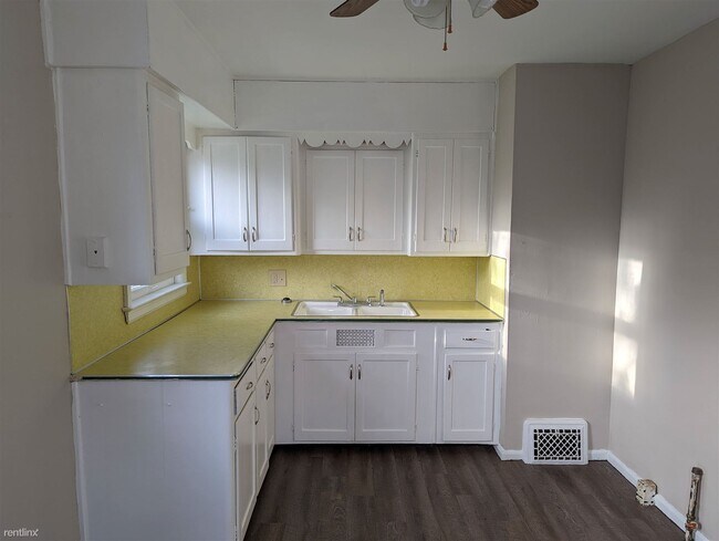 Building Photo - 3 br, 1 bath House - 3062 Roosevelt Rd