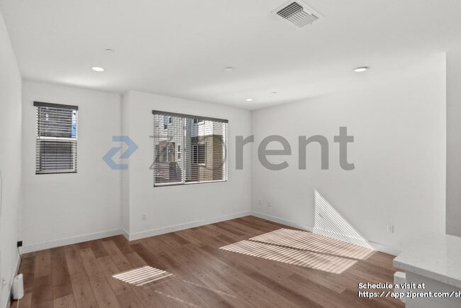 Building Photo - 985 24th St