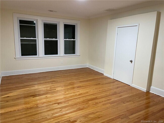 Building Photo - 313 Beechmont Ave