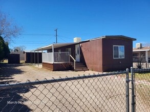 Building Photo - 3618 Lark Ln