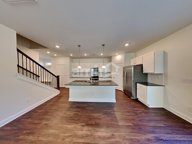 Building Photo - 555 Rivermist Dr