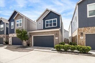 Building Photo - 5502 Cuerta St