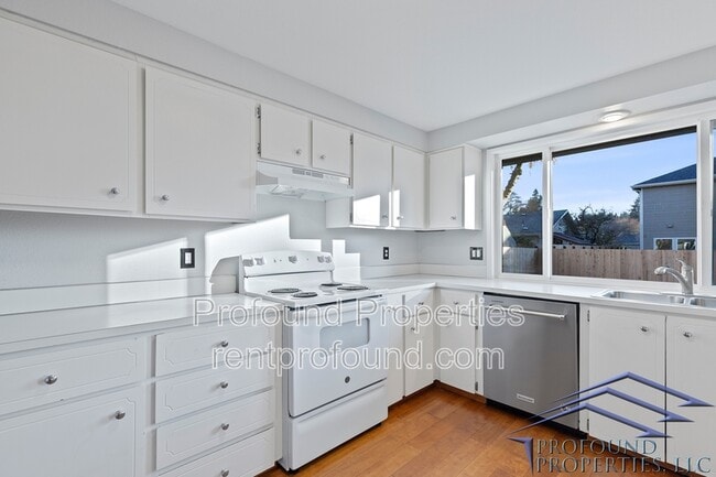 Photo - 19300 SW Hennig St House