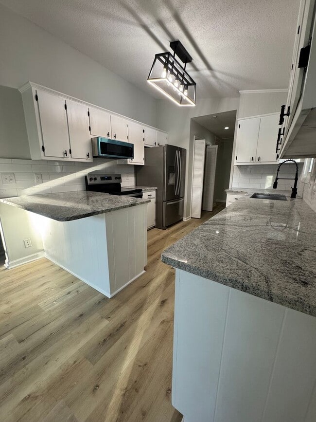 Foto del edificio - Modern 3bed/2bath in GREAT neighborhood!