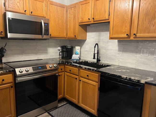 Foto del edificio - Furnished Updated Condo on HHI - Walk to the Beach!