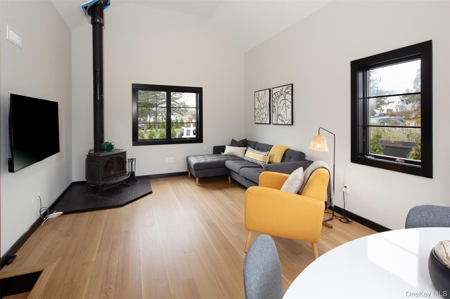 Building Photo - 5 Tepee St