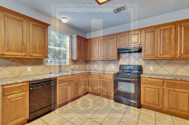 Building Photo - 10013 Mount Rainier Dr