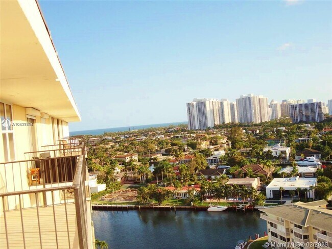 Foto del edificio - 427 Golden Isles Dr