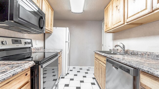 Building Photo - Cozy home awaiting you