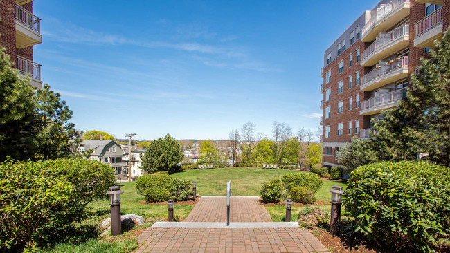 Courtyard - Longview Place