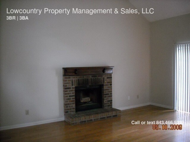 Building Photo - 1924 Oak Tree Ln