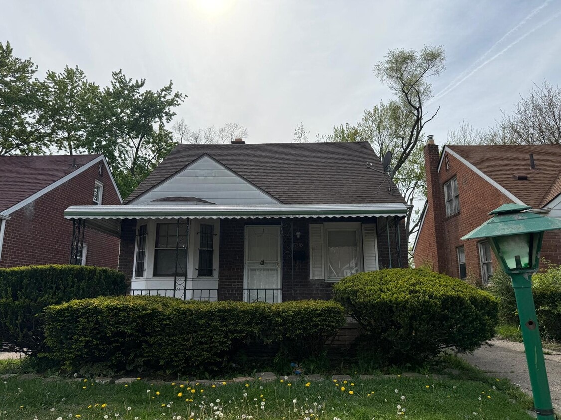 Primary Photo - 11705 Glastonbury Ave