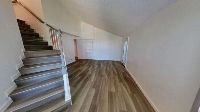 Building Photo - 4 Bedroom 2.5 Bath Home Located in Rialto!