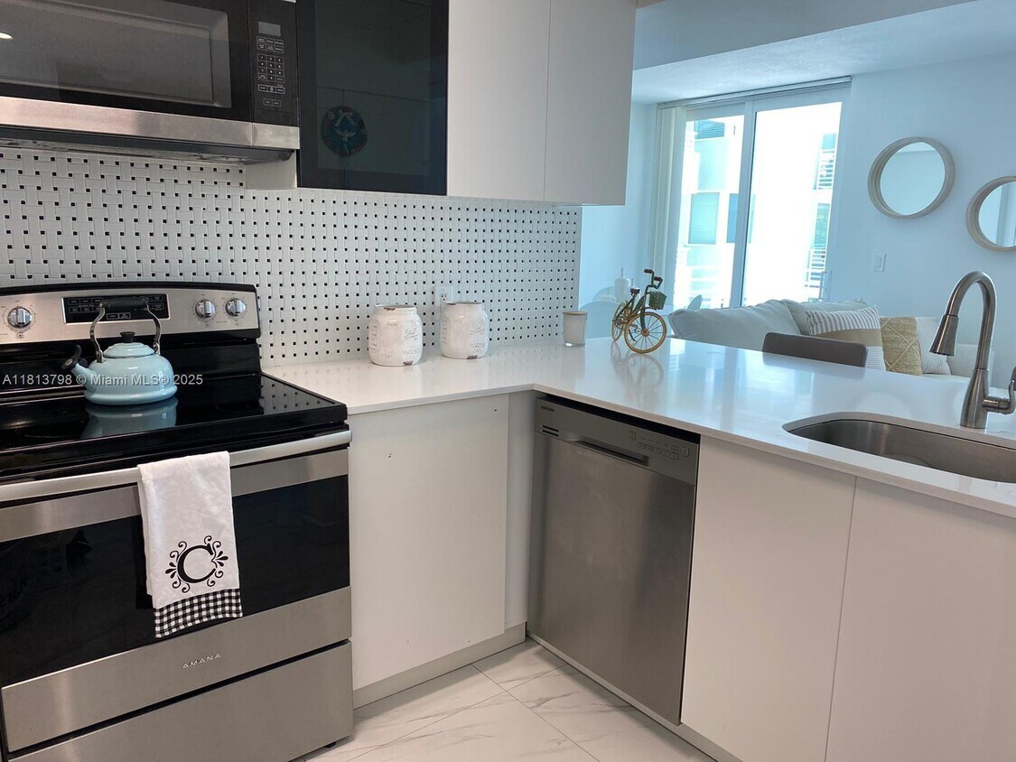 Foto principal - 7800 Collins Ave
