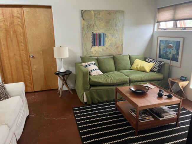 Foto del edificio - 18 Comanche Rd