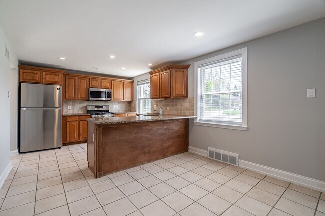 Building Photo - 4040 Pilgrim Rd