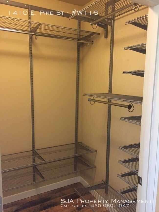 Building Photo - Bright and Updated Unit in Capitol Hill!