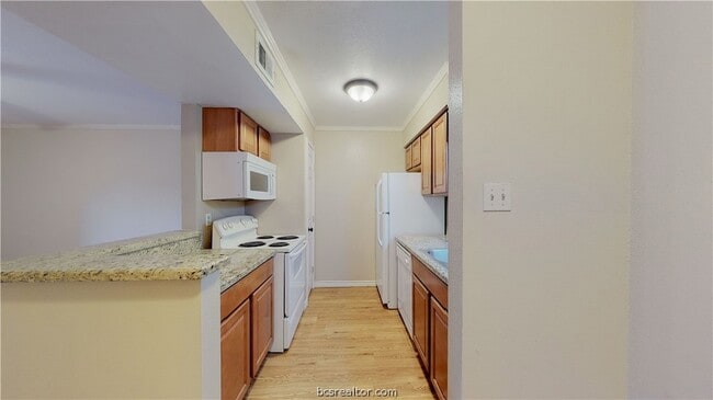 Building Photo - 904 University Oaks Blvd