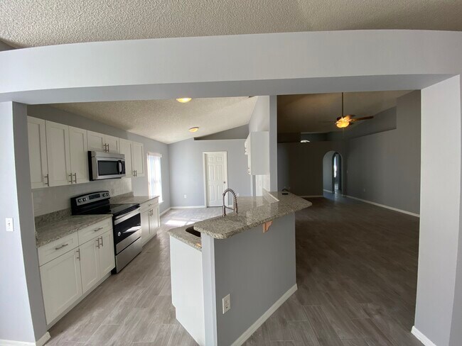 Building Photo - 8511 Ivanhoe Dr