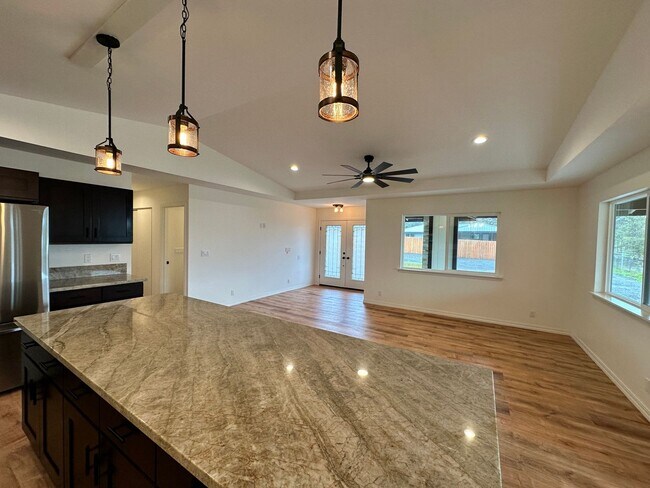 Building Photo - Beautiful Custom Home