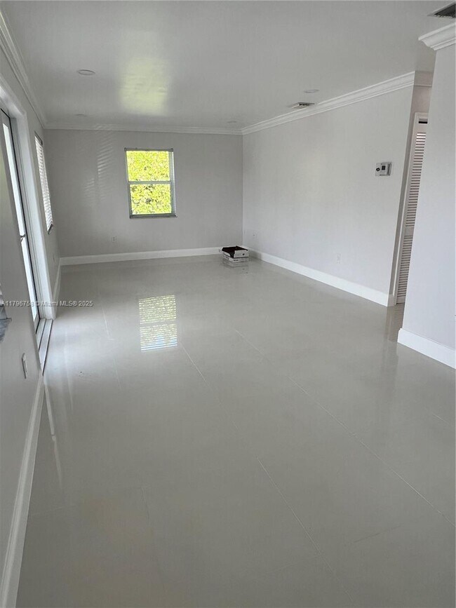 Foto del edificio - 3040 SW 16th Ter