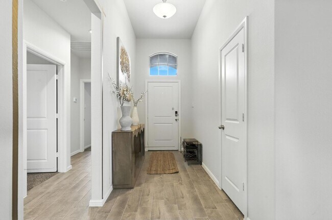 Foto del edificio - Stunning 4 bedroom home in saught after Ba...