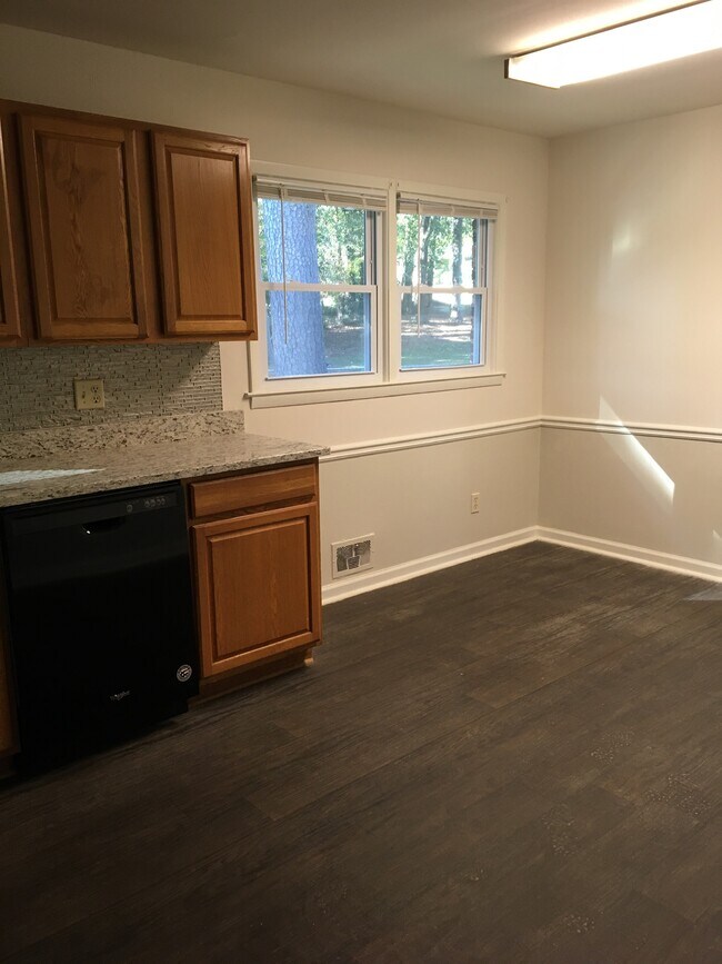 Breakfast area - 710 Earl St SE