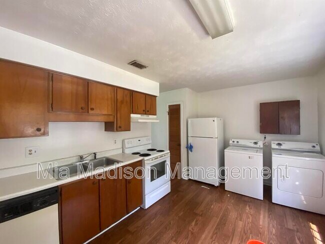 Building Photo - 10914 Queen Ann Ct