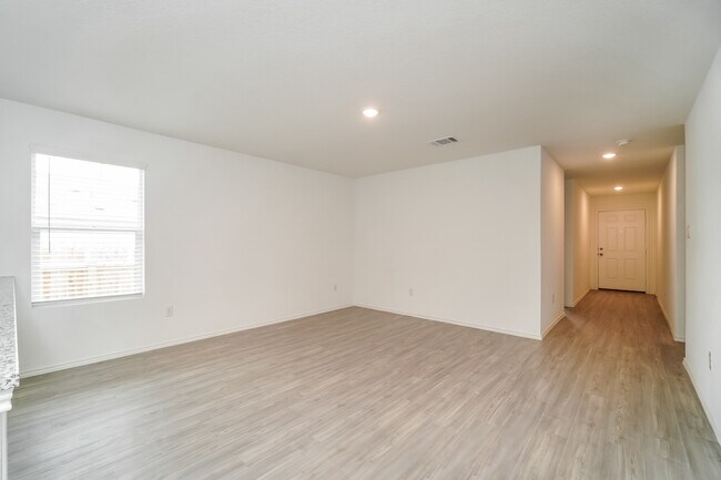 Building Photo - 5915 Forenoon Dr, Bulverde, TX