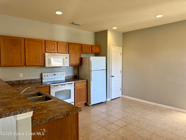 Building Photo - 916 Ocaso Ln